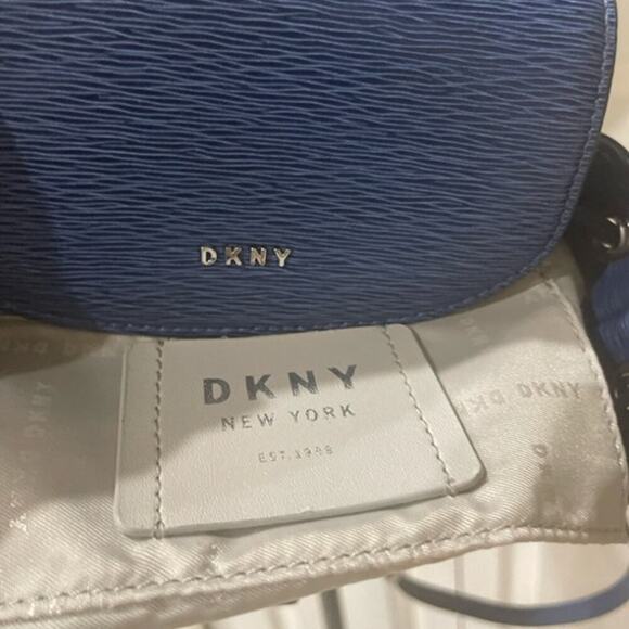 DKNY MINI BACKPACK CROSSBODY BAG LEATHER NAVY BLUE VERSATILE AESTHETIC - Picture 11 of 12
